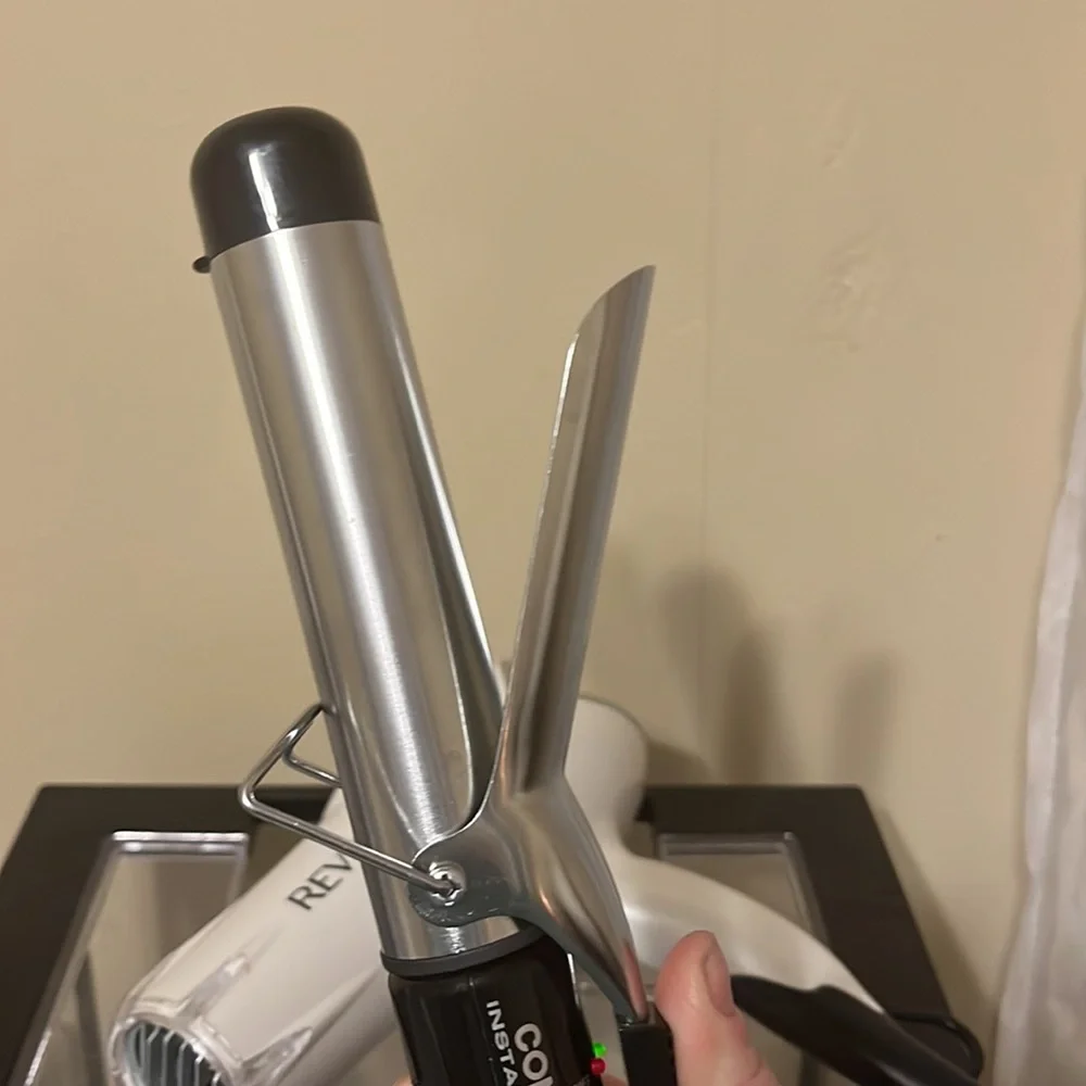 Beauty Bundle- hair dryer- curling iron AND Scunci Bobby Pins - Picture 6 of 10